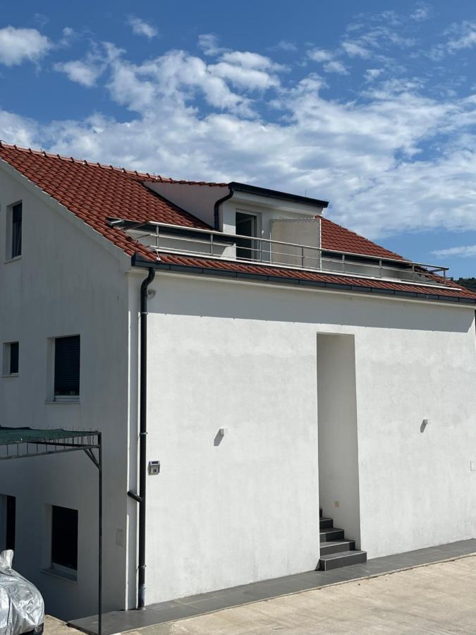 Apartmani Kamil Marina Exterior foto